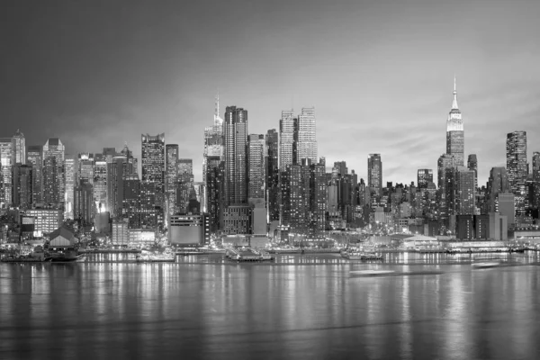 Нью Йорк Хмарочосами Освітленими Над Панорамою Річки Гудзон — стокове фото