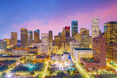 Houston şehir merkezi, Teksas silueti Alacakaranlıkta ABD