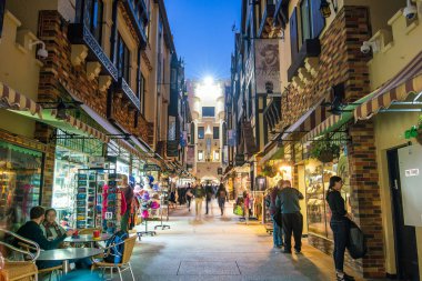 Perth, Avustralya - 14 Temmuz 2017: Londra Mahkemesi, Batı Avustralya, Perth CBD 'de bulunan alışveriş salonu, 1937 yılında konut ve ticari amaçlar için inşa edilmiştir..