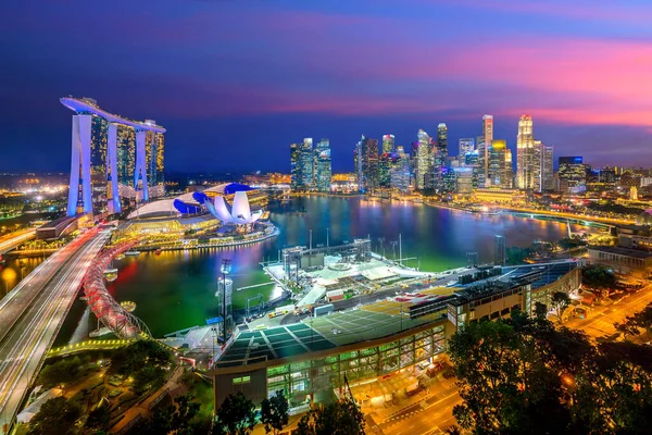Σιγκαπούρη Downtown Skyline Bay Περιοχή Στο Λυκόφως — Φωτογραφία Αρχείου