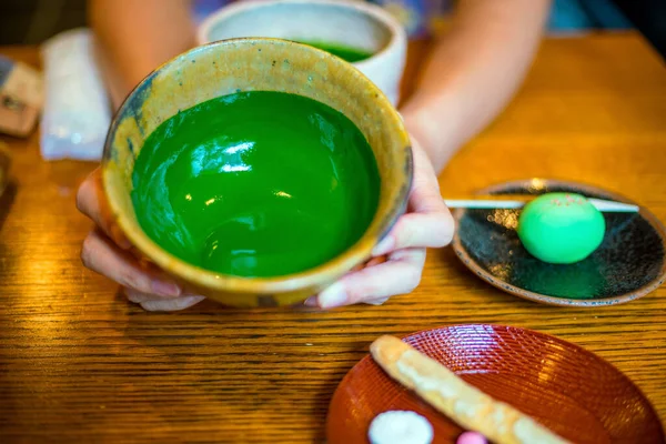 日本茶の家で京都の伝統的な緑茶 — ストック写真