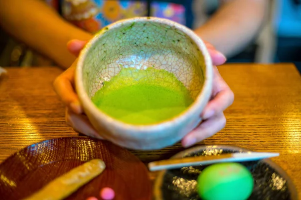 日本茶の家で京都の伝統的な緑茶 — ストック写真