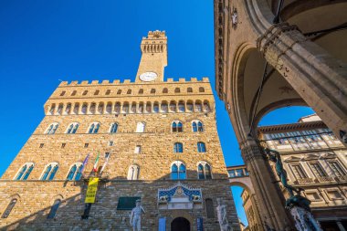 FLORENCE, İtalya - 20 Ekim 2017 'de Floransa İtalya' da Palazzo Vecchio. Floransa belediye binası. Saray 1299 'da inşa edildi.