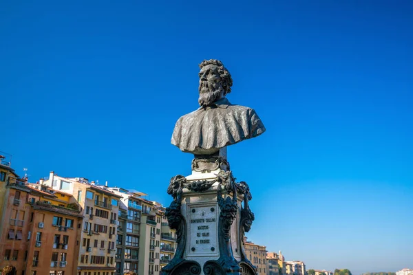 Floransa, Toskana, İtalya 'da Ponte Vecchio' da heykel. 