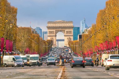 Paris, Fransa 'da ünlü Şanzelize ve Zafer Takı
