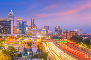 Atlanta şehrinin Skyline 'ı Georgia, ABD' de gün batımında