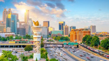 Atlanta şehrinin Skyline 'ı Georgia, ABD' de gün batımında