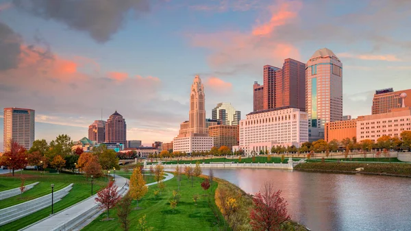 Άποψη Του Κέντρου Columbus Ohio Skyline Στο Λυκόφως — Φωτογραφία Αρχείου