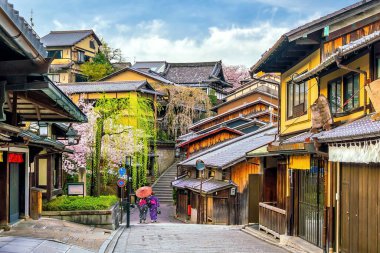 Eski şehir Kyoto, Japonya 'da Sakura mevsimi sırasında Higashiyama Bölgesi
