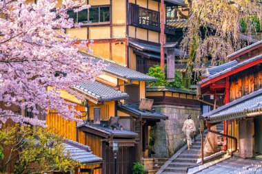 Eski şehir Kyoto, Japonya 'da Sakura mevsimi sırasında Higashiyama Bölgesi
