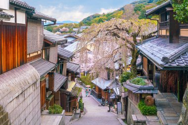 Eski şehir Kyoto, Japonya 'da Sakura mevsimi sırasında Higashiyama Bölgesi