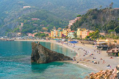 Monterosso al Mare, İtalya 'daki İtalyan Rivierası' ndaki Cinque Terre 'nin eski sahil köyleri.