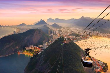Rio de Janeiro 'daki Sugar Somun' dan Copacabana plajı, Urca ve Botafogo 'nun gece manzarası