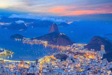 Rio De Janeiro şehri Alacakaranlıkta Brezilya 'da 