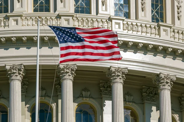 Ουάσιγκτον Capitol Λεπτομέρεια Αμερικανική Σημαία Στις Ηνωμένες Πολιτείες — Φωτογραφία Αρχείου