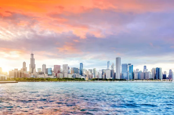 Chicago City Centrum Skyline Vid Solnedgången Med Skyskrapor Över Lake — Stockfoto
