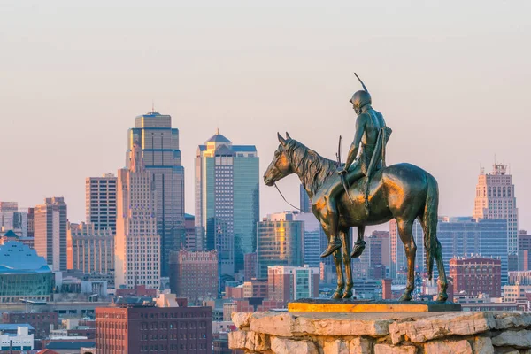 Scout Overlooking Downtown Kansas City Scout Famous Statue 108 Years — Stock Photo, Image