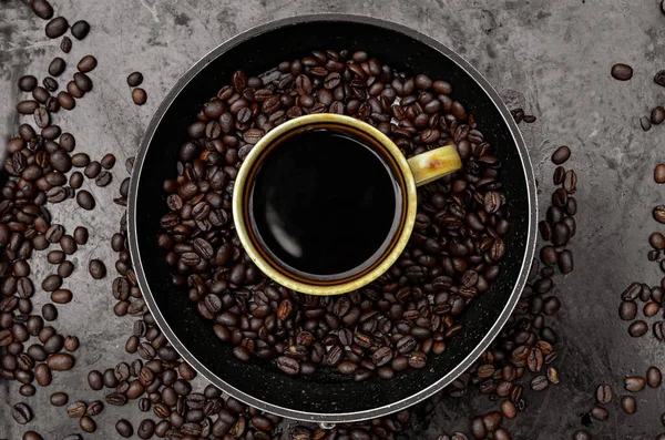 Cup Black Coffee Black Background Roasted Coffee Beans — Stock Photo, Image