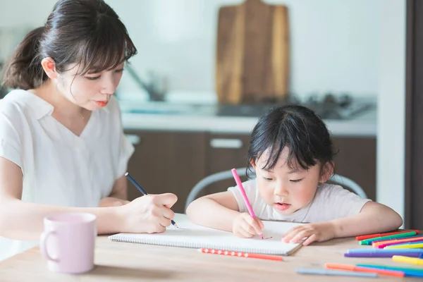 Mother Daughter Drawing Dining Table Home — Stock Photo, Image