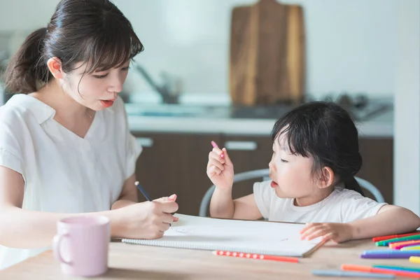 Mother Daughter Drawing Dining Table Home — Stock Photo, Image