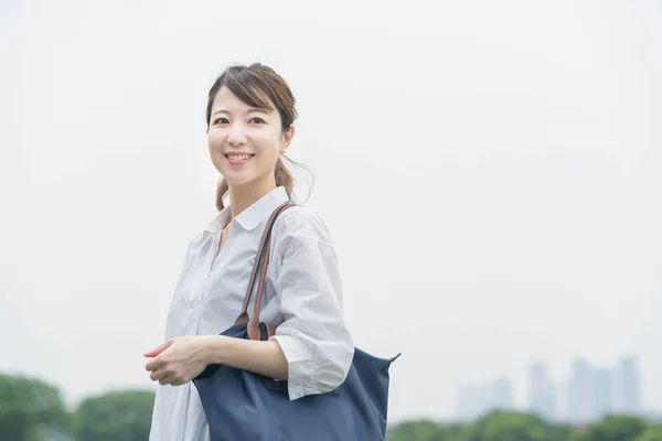 Asian Woman Wearing White Shirt Taking Walk Relaxing Atmosphere — Stock Photo, Image