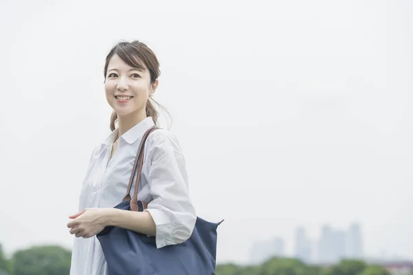 Asian Woman Wearing White Shirt Taking Walk Relaxing Atmosphere — Stock Photo, Image