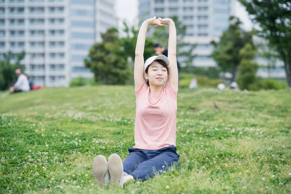 공원에서 운동복을 운동을 아시아의 — 스톡 사진