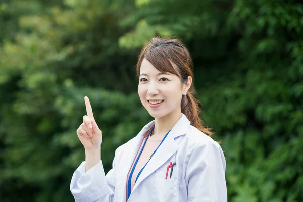 Asian Female Healthcare Worker White Coat Posing Outdoors — Stock Photo, Image