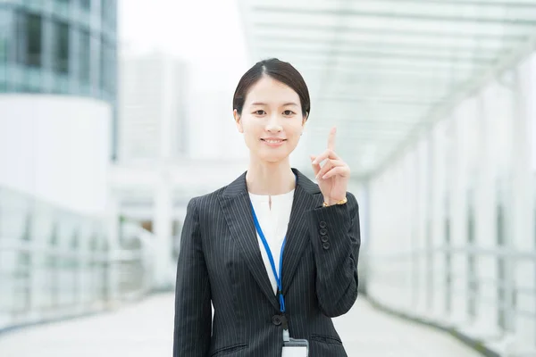 Portrait Jeune Femme Affaires Asiatique Posant Avec Doigt Pointant — Photo