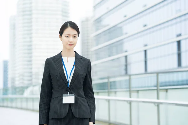Porträtt Leende Asiatisk Ung Affärskvinna Kostym — Stockfoto