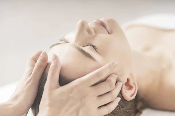 Young Woman Having Her Head Massaged Beauty Salon — Stock Photo, Image