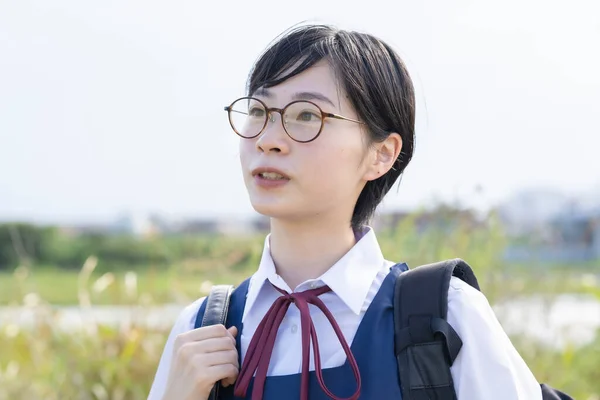 Asiático Meninas Ensino Médio Vestindo Uniformes Sorrindo Escola — Fotografia de Stock