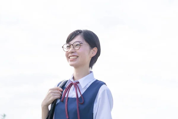 Asiático Meninas Ensino Médio Vestindo Uniformes Sorrindo Escola — Fotografia de Stock