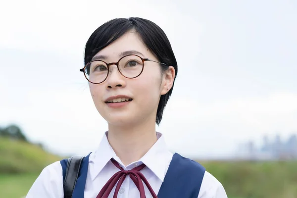 Дівчата Азіатської Середньої Школи Носять Форму Посміхаються Школі — стокове фото
