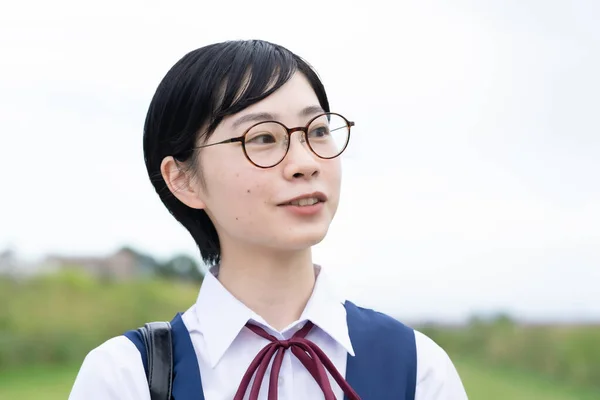 Asiático Meninas Ensino Médio Vestindo Uniformes Sorrindo Escola — Fotografia de Stock