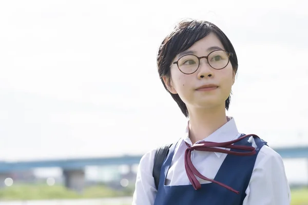 Azji Liceum Dziewczyna Krótkimi Czarnymi Włosami Noszenie Okularów — Zdjęcie stockowe