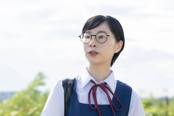 Azji Liceum Dziewczyna Krótkimi Czarnymi Włosami Noszenie Okularów — Zdjęcie stockowe