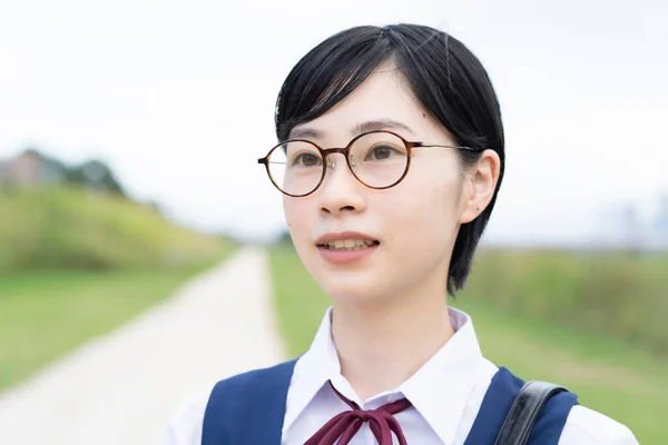 Aziatisch Middelbare School Meisje Met Kort Zwart Haar Dragen Bril — Stockfoto