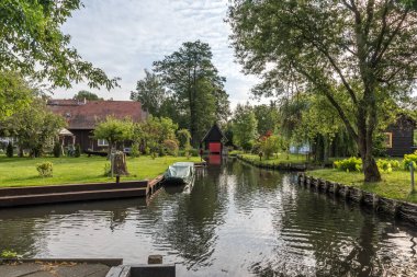 Ev, Biyosfer rezerv Spreewald (Spreewald) Almanya 'daki su kanallarının kesiştiği noktada, Brandenburg eyaleti