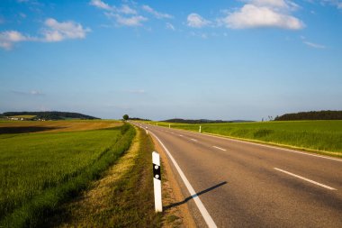 Upper Palatinate, mavi gökyüzü ülkede yol