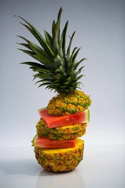 Ananas Und Melone Gemischt Geschnitten Geschichtet — Stockfoto