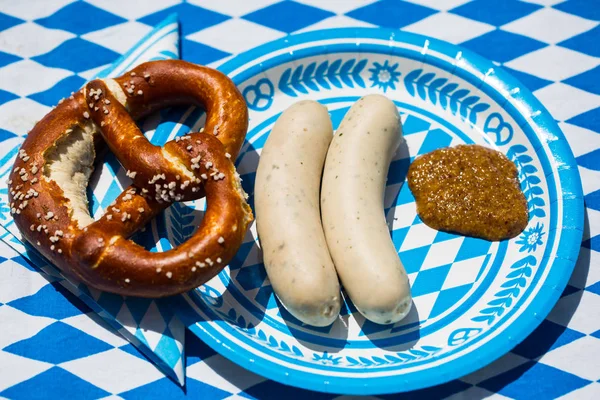 Tatlı Hardal Simit Mavi Beyaz Plaka Üzerinde Beyaz Sosis — Stok fotoğraf