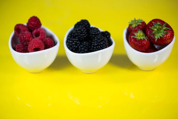 Strawberries Blackberries Rasberries Bowl Yellow Background — Stock Photo, Image