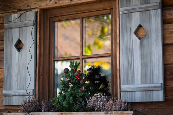 Noel dekorasyonu ile pencere