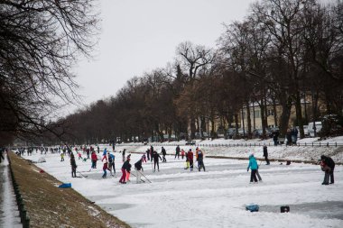 Nymphenburger kanalı ile patenciler, Münih