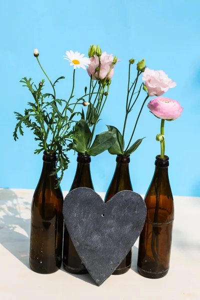 Blumen Der Flasche Mit Herz Vatertag — Stockfoto