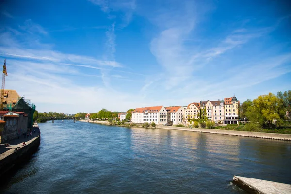 Blick von der Steinbrücke in Regensburg. Steinbrücke — Stockfoto