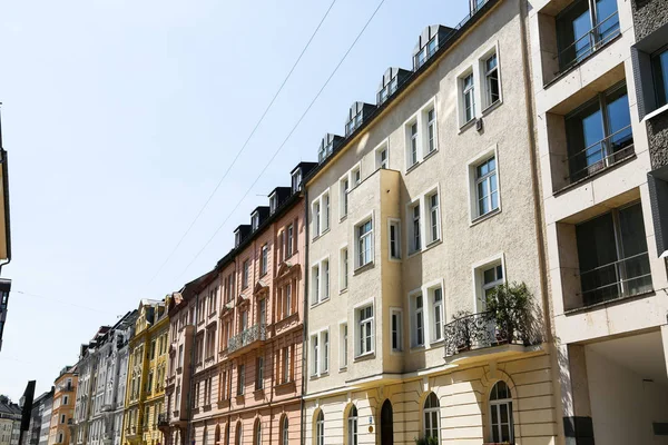 Edificios antiguos renovados, hermosas casas antiguas en Munich, Lehel — Foto de Stock