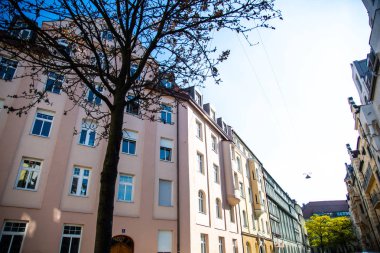 Eski şehrin güzel caddeleri yenilenmiş eski kasaba evleri