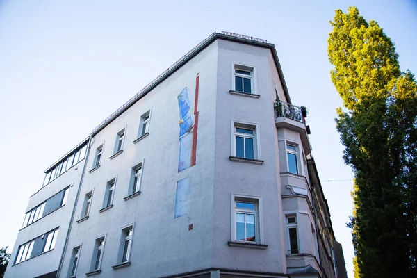 Wohnhäuser Mehrfamilienhäuser Und Eigentumswohnungen Sendling Pappeln Vor Den Häusern Lindwurmstr — Stockfoto